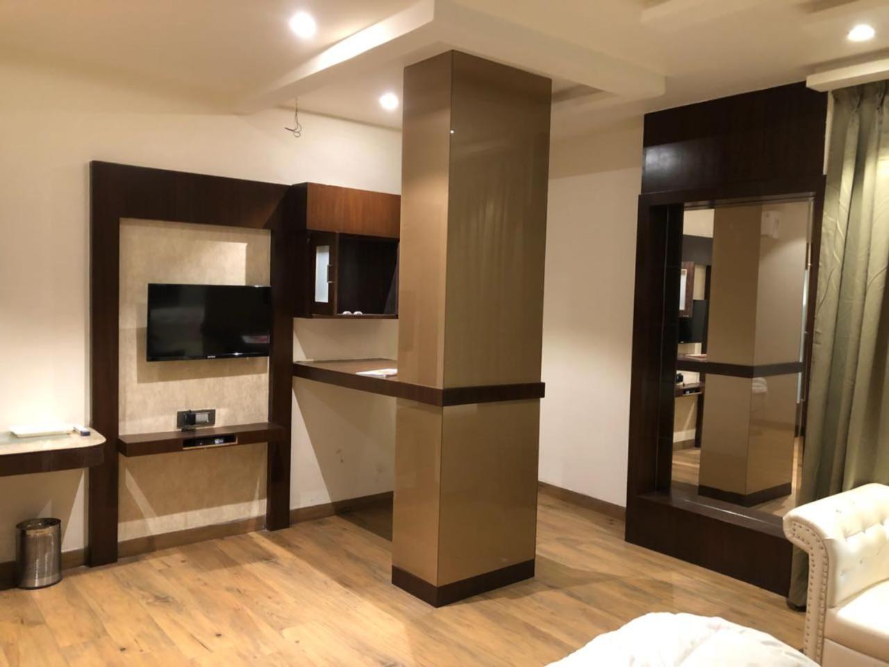 Hotel Prince Viraj 贾巴尔普尔 外观 照片